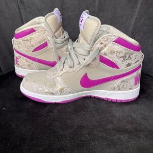 Nike Women's Big Nike High LE 'Granite Red Plum Size 8